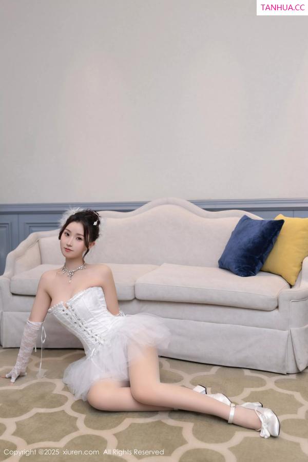   [XiuRen]高清写真图 2025.04.16 No.10161 杏子Yada 白色连衣短第25张图片